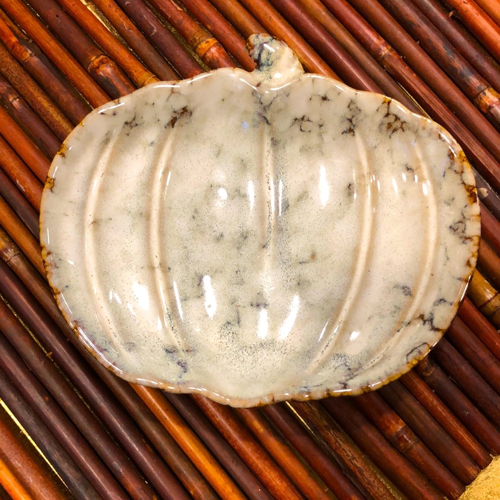 Pale Glazed Ceramic 7”x6” Pumpkin Dish‎